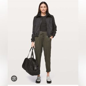 Lululemon dance studio crop